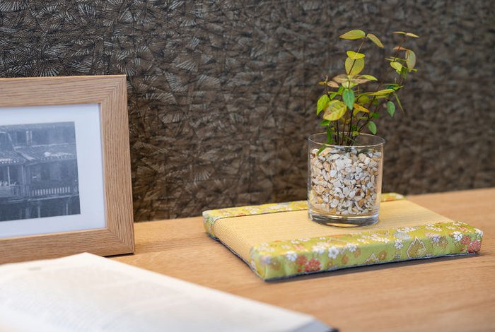 Decorative Tatami "Oitemite" Small (15 x 15 cm) with Kyoto Nishijin gold brocade woven edge JAPAN