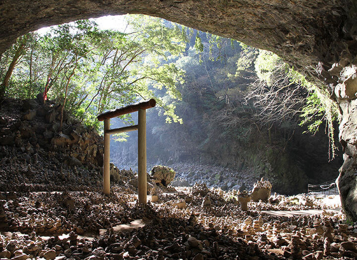 Takachiho Kama-Iri Tea "Kami no Mai Bronze" by Kashimaen Honpo Miyazaki, Japan